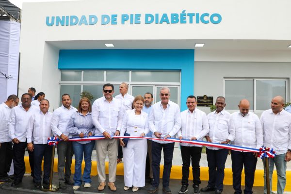 Presidente inaugura unidades de Hemodiálisis y Pie Diabético en Ocoa