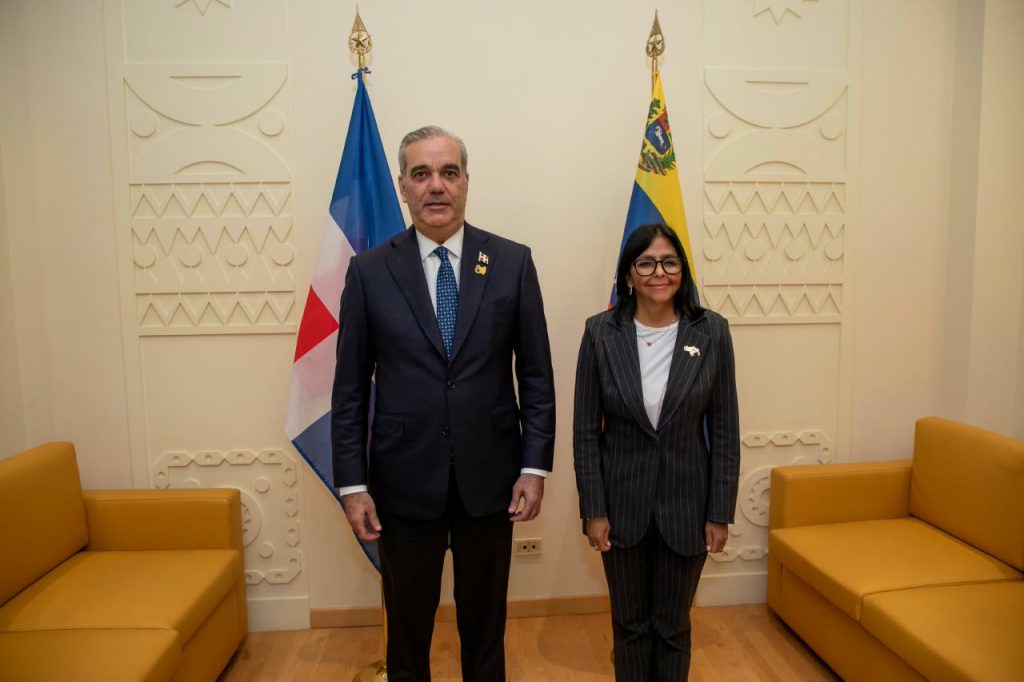 Abinader y Delcy Rodríguez abordan cooperación energética durante reunión bilateral Italia