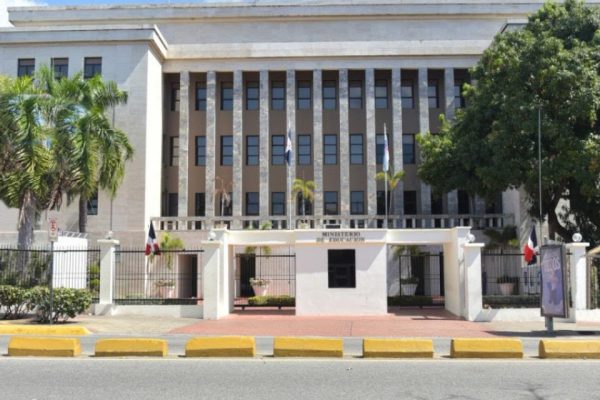 Ministerio de Educación da seguimiento a incidente en escuela de Barahona