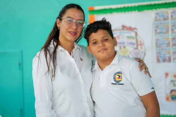 Gobierno reconoce como Estudiantes de la Semana a Kender Soto y Rafael Ureña