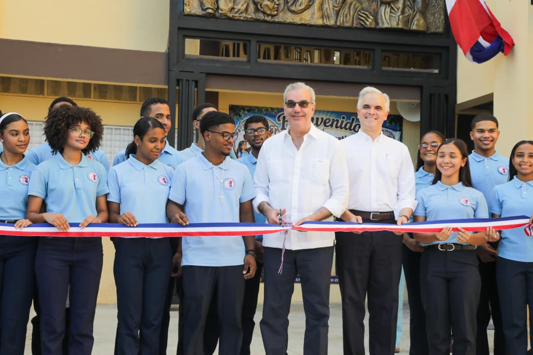Abinader inaugura ampliación del Centro Educativo San Vicente de Paúl en Los Mina