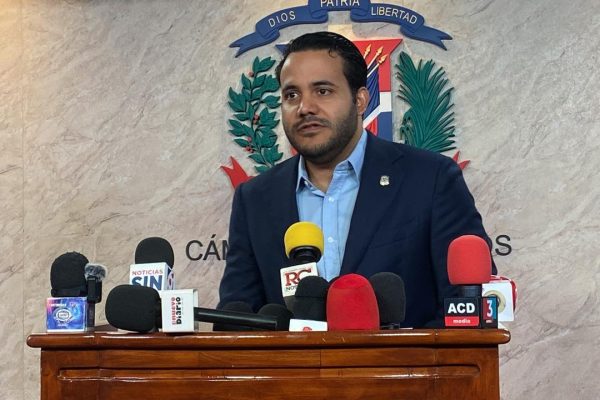 Proyecto de ley aumenta las pensiones y baja a la mitad la comisión de las AFP