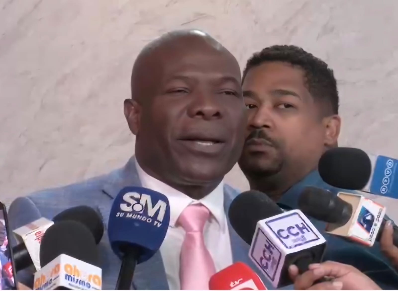Luis Gómez responde a la oposición por el caso Yamil Abreu