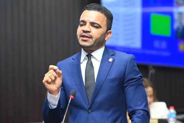 Diputado Saulo Vega deposita cuatro proyectos para impulsar el transporte