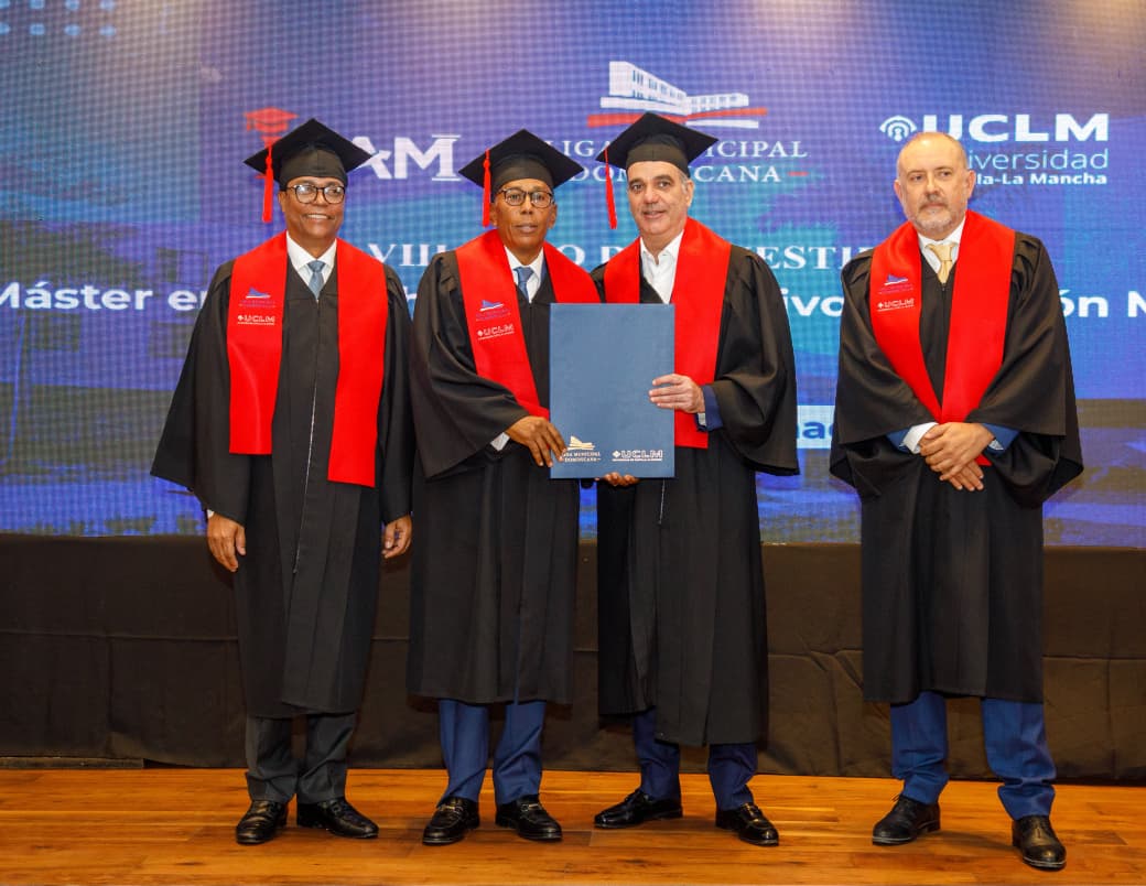 Presidente Abinader encabeza graduación de la octava promoción de la Maestría en Derecho Administrativo