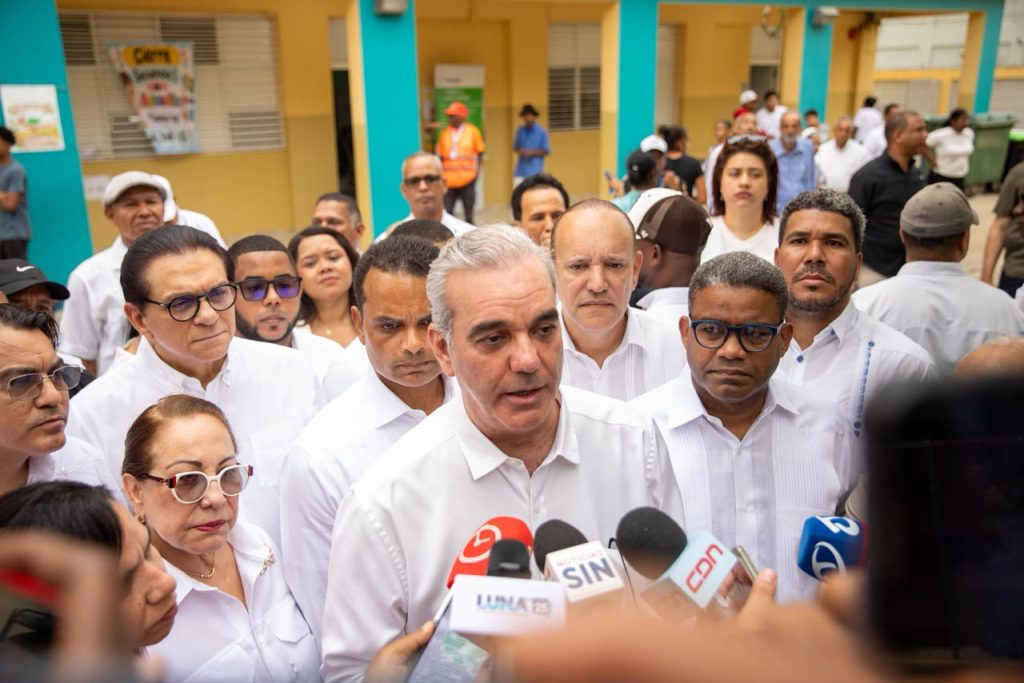 Abinader: El Gobierno está en sesión permanente para garantizar la seguridad del pueblo dominicano ante situación en Haití"