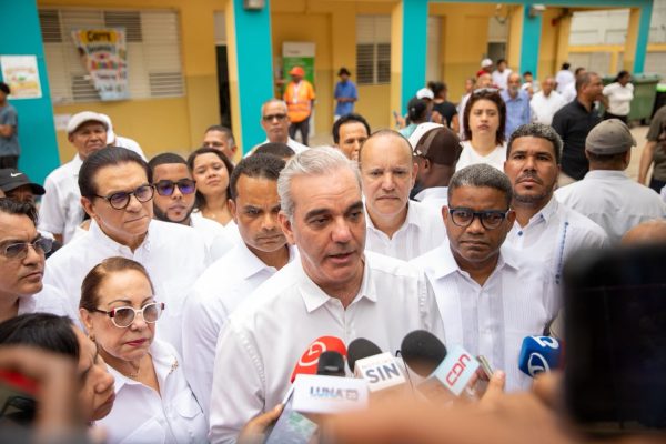 Abinader: El Gobierno está en sesión permanente para garantizar la seguridad del pueblo dominicano ante situación en Haití"