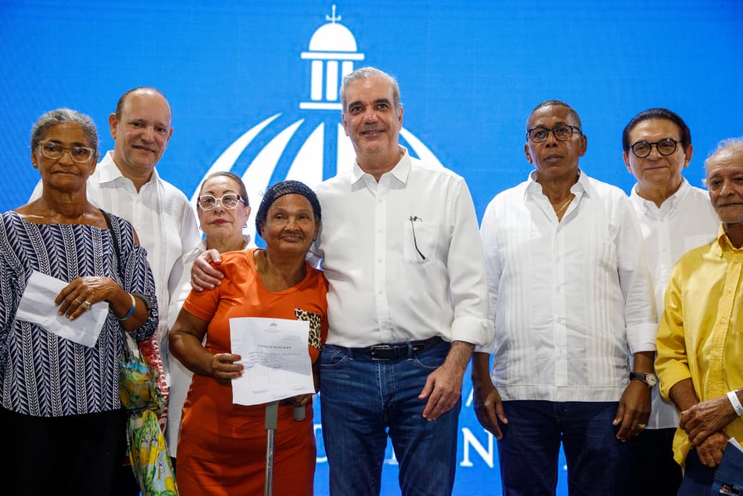 Más de 9 mil hogares en Santiago son impactados con entrega de enseres